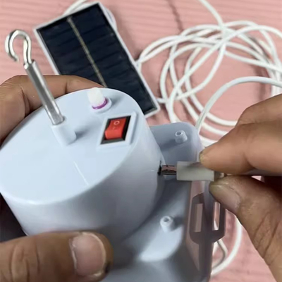 Motor de rotação pendente branco com bateria solar Motor de girador de vento para sinos de vento