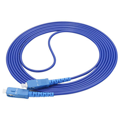 O cabo de extensão blindado exterior da fibra ótica com o adaptador do conector do SC montou