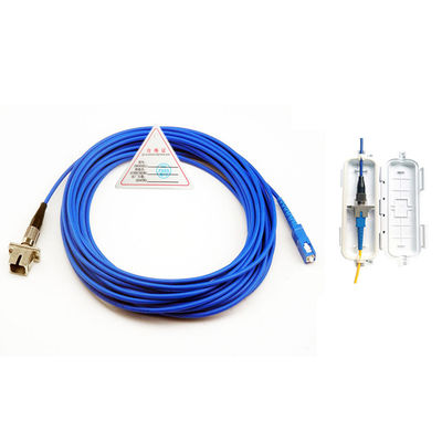 O cabo de extensão blindado exterior da fibra ótica com o adaptador do conector do SC montou