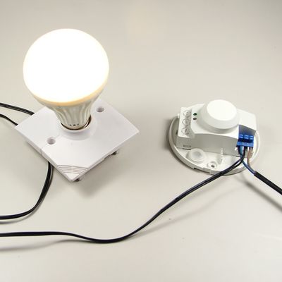 O corpo da C.A. 110V/220V 5.8GHz do sensor de radar da micro-ondas faz sinal ao interruptor da luz do detector do HF