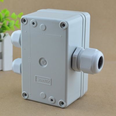 IP65 Caixa de junção de cabo à prova d'água 80*130*70mm com UK2.5B Din Rail Terminal Blocks 1 em 3 fora
