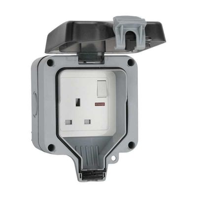 Caixa de interruptor plástica de carregamento exterior IP66 de Polos do soquete fixado na parede da tomada de poder Wheatherproof