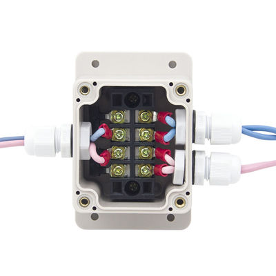 Cerco elétrico que ilumina a caixa de junção 63*58*45mm do cabo com a montagem da parede dos conectores impermeável